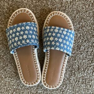 Torrid Kids Sandals with Blue and White Floral Pattern